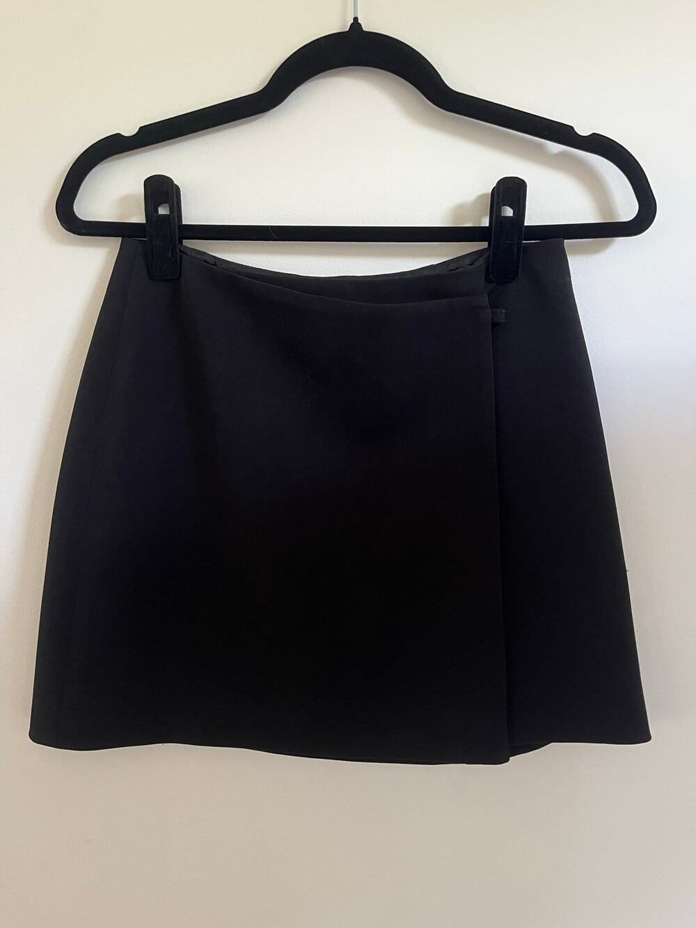 Vintage 90’s Y2K Bebe Wrap Women’s Mini Skirt Sz 4 Classic Minimalist